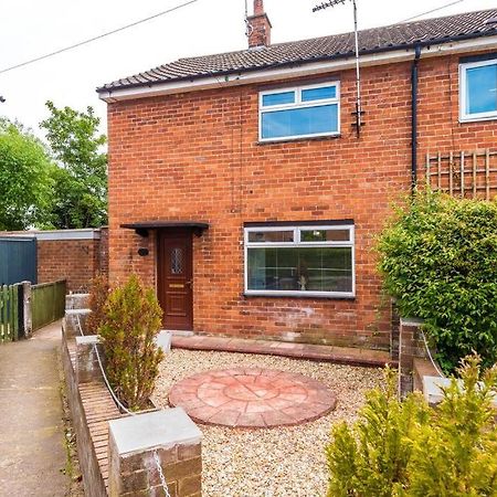 Cheerful 3 Bedroom Home With Parking Near Chester Saughall Eksteriør billede