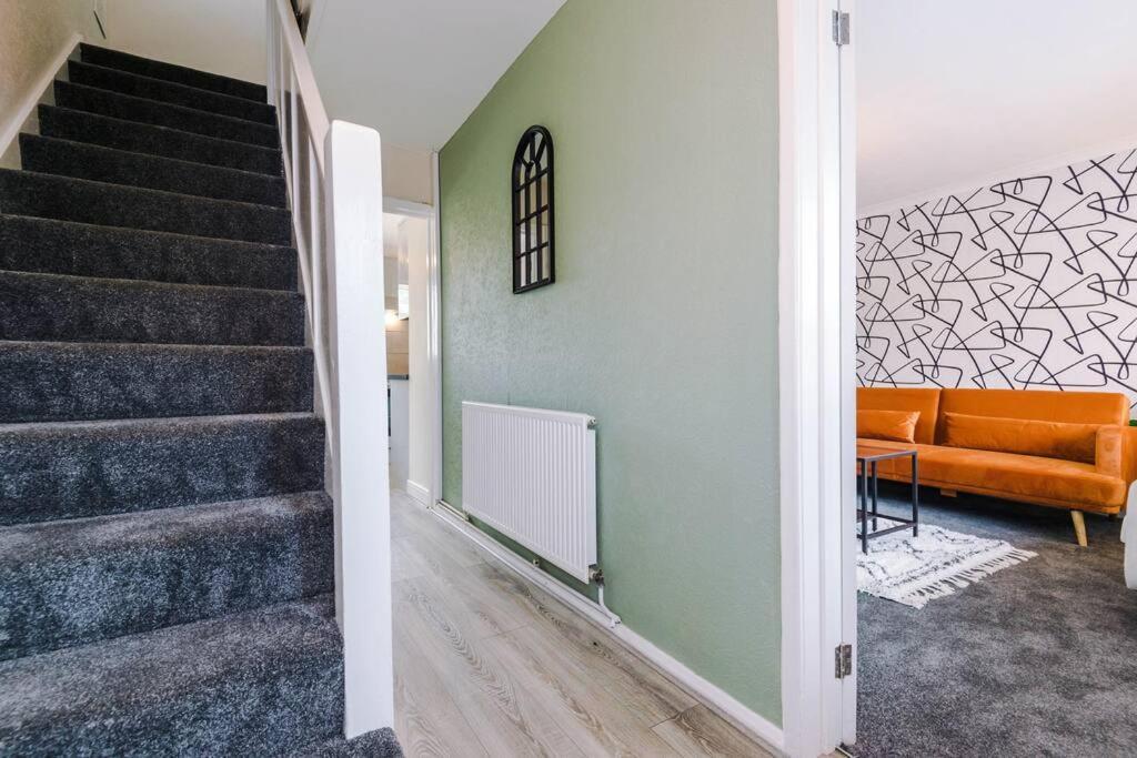 Cheerful 3 Bedroom Home With Parking Near Chester Saughall Eksteriør billede