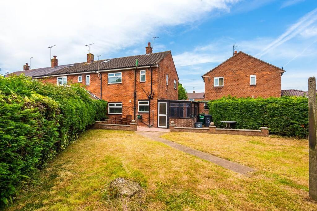 Cheerful 3 Bedroom Home With Parking Near Chester Saughall Eksteriør billede